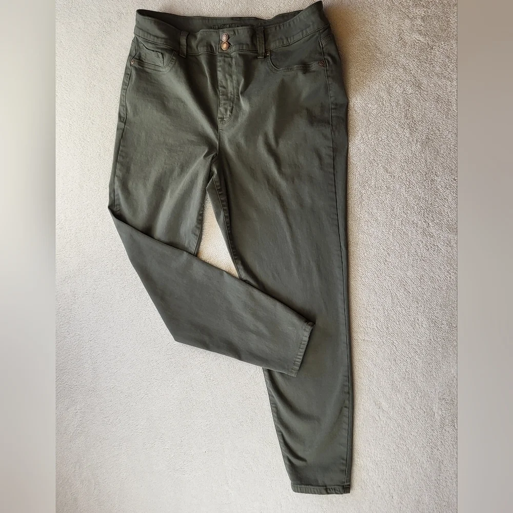 M Jeans by Maurices High Rise Women's Size XL Reg Olive Green Skinny - Picture 1 of 8